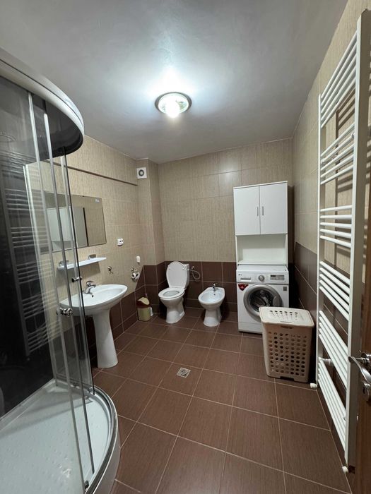 Apartament cu 1 camera 44mp, str Plopilor 27B + garaj 20mp (la nr. 27)