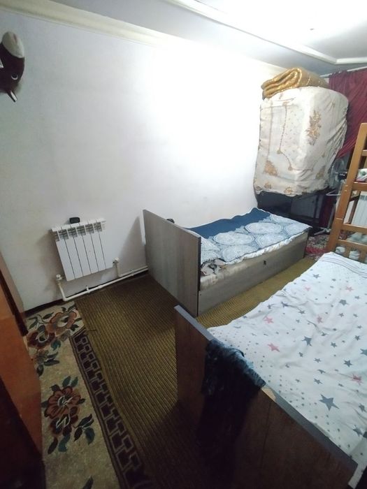 Уй сотилади 2 хона 3 хона килинган ойнаклар Акфа отопление бор