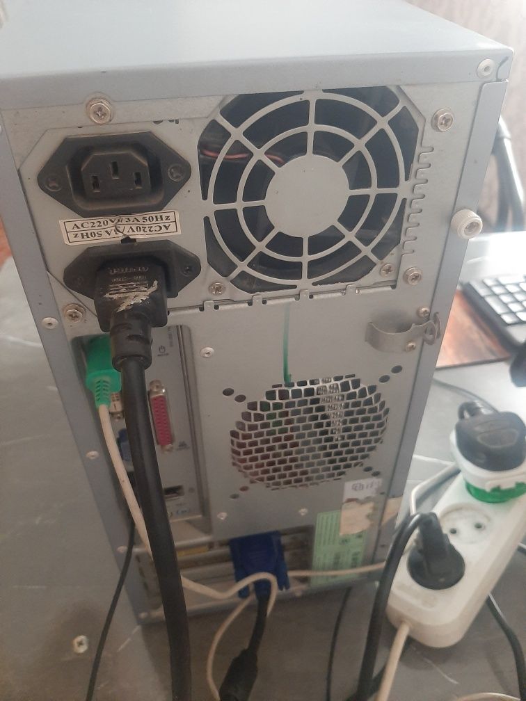Kompyuter keysi sotiladi