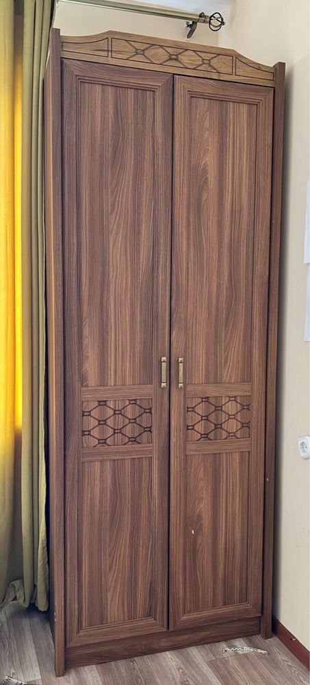 Продается шкаф для одежды и комод из спальной гарнитуры
