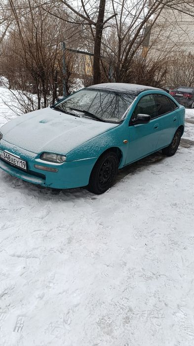 Автомобиль Мазда 323