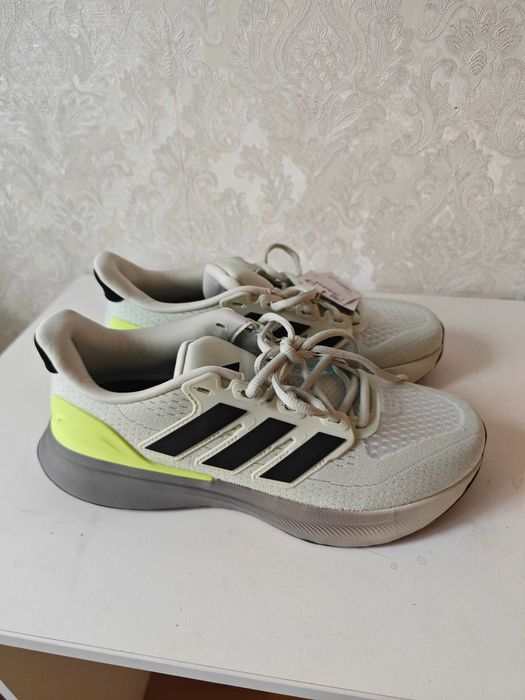 Новые кроссовки Adidas