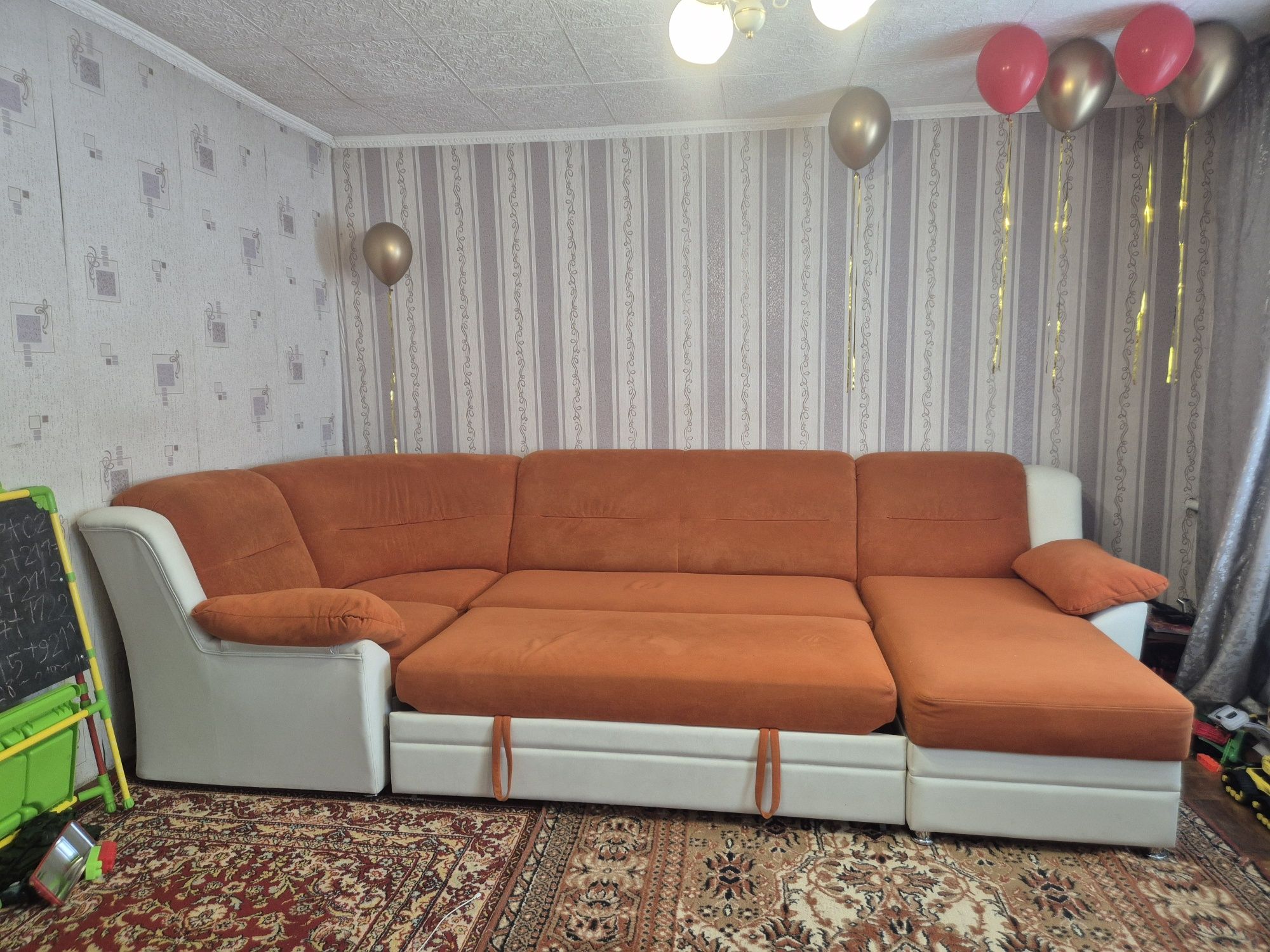Продам диван угловой