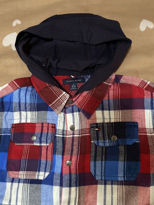 Cămașă Tommy Hilfiger pt băieți, model casual cu glugă. Nouă!!
