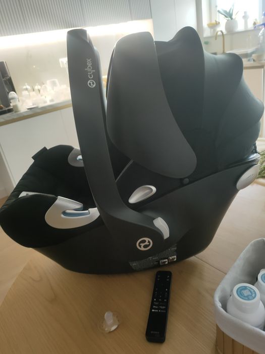 Vând Scoica/scaun auto pentru copii Cybex Aton Q.