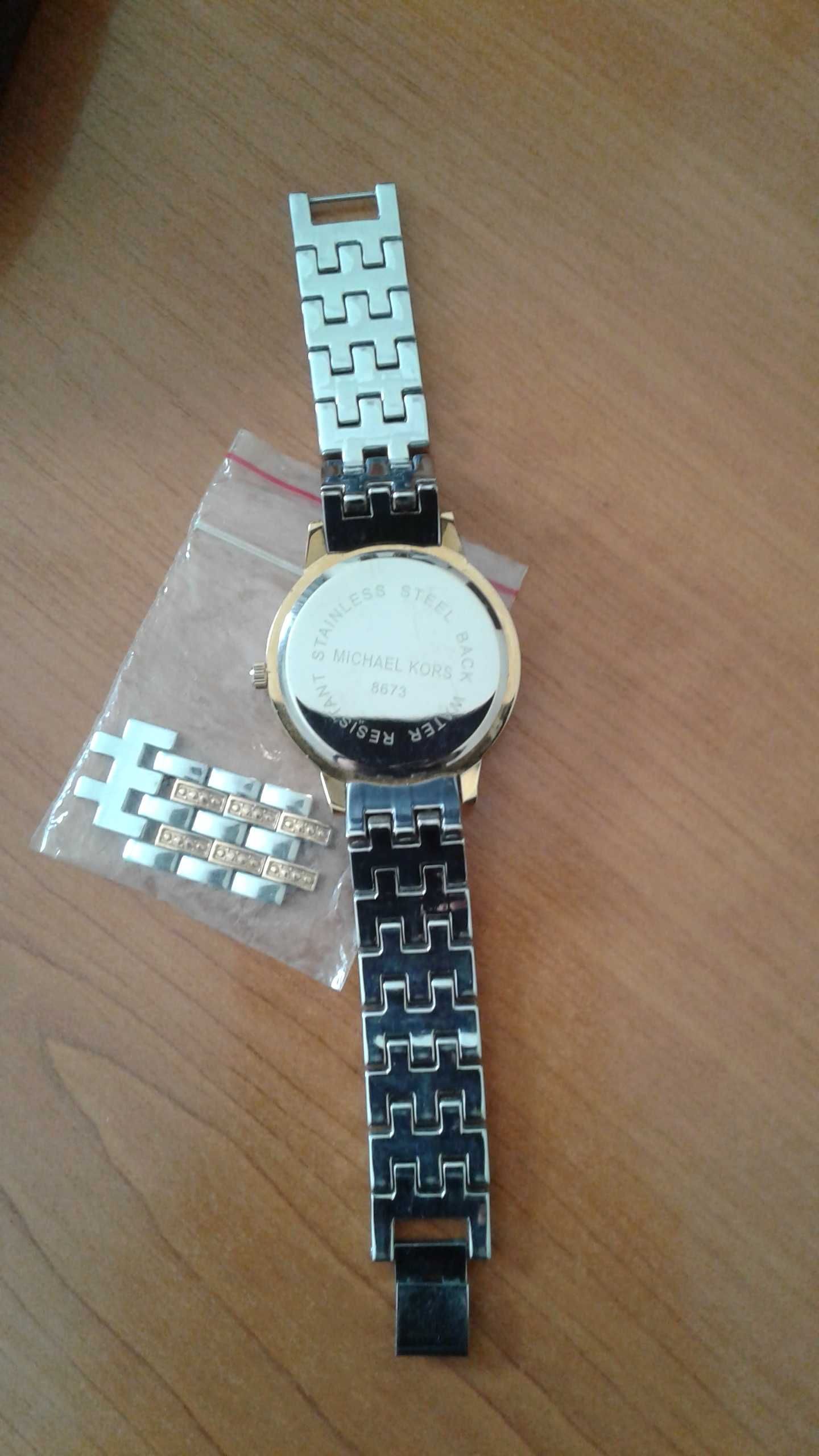 Продам часы  Michael Kors