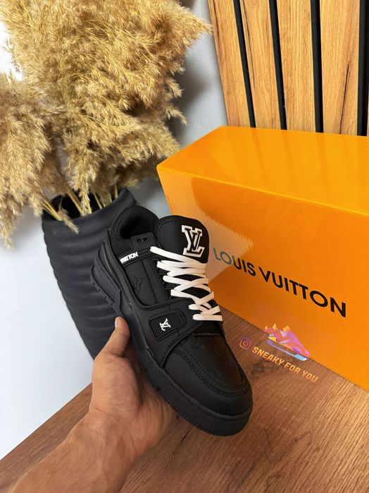 39-46 Louis Vuitton Black