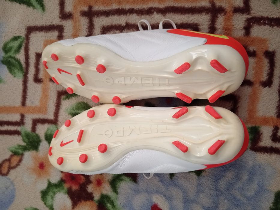 Ghete fotbal Nike Tiempo
