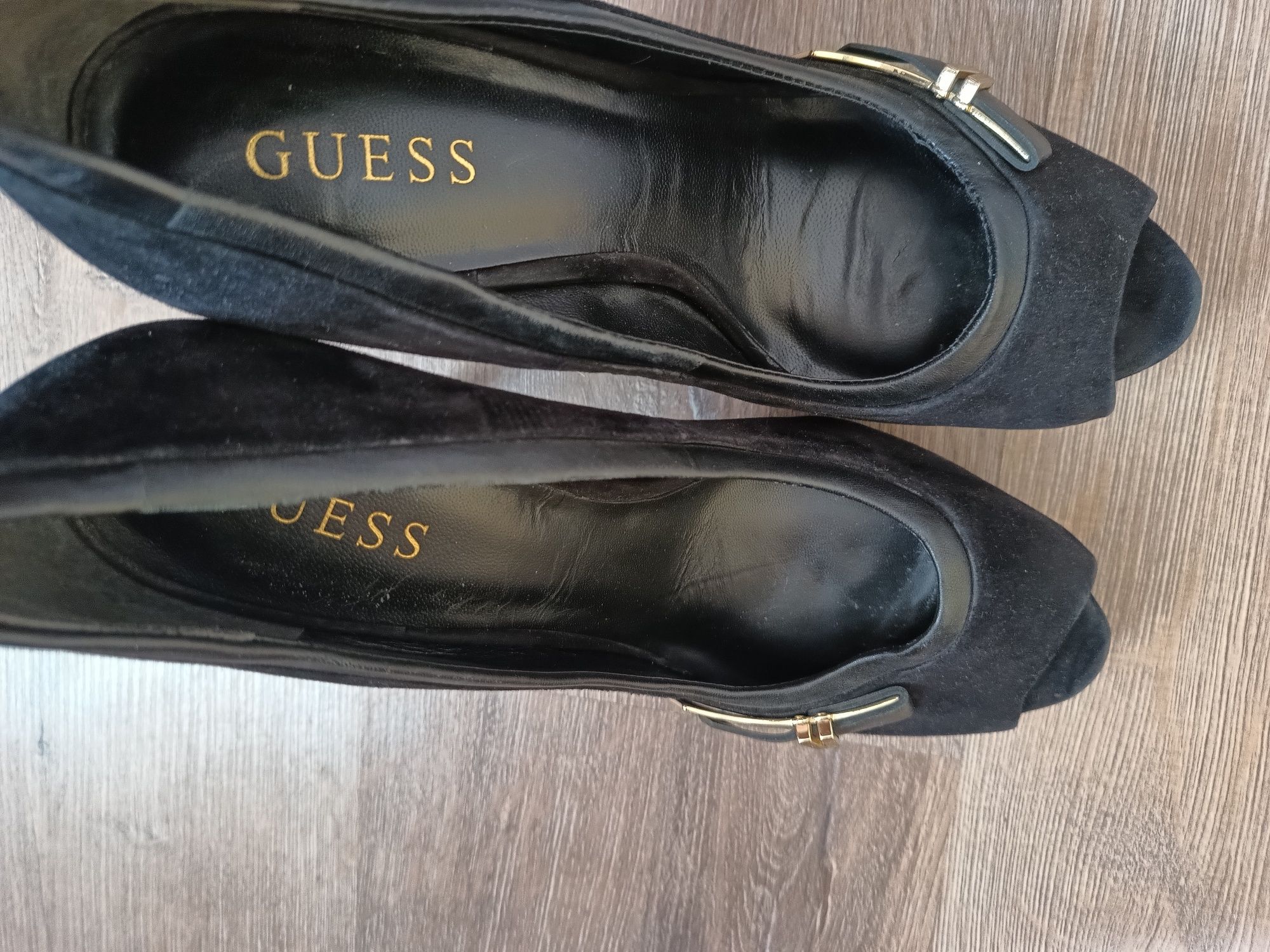 Обувки Guess  39 номер