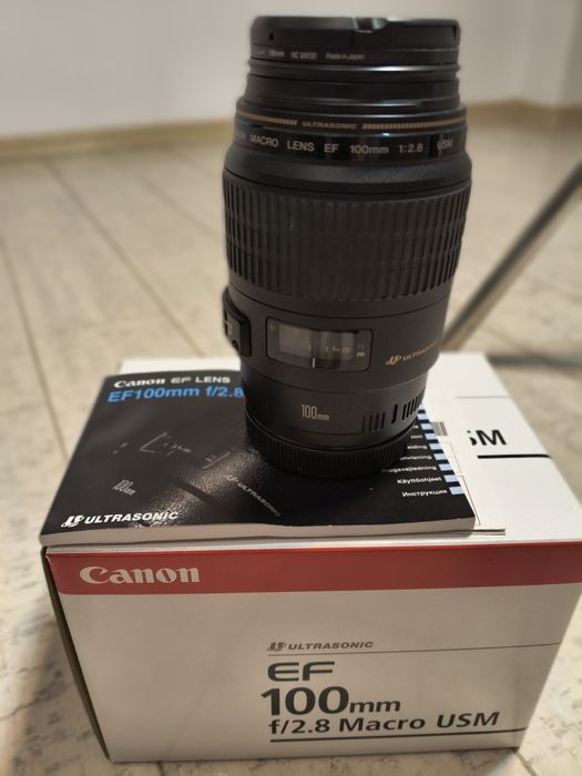 Canon EF 100mm f 2.8 Macro USM