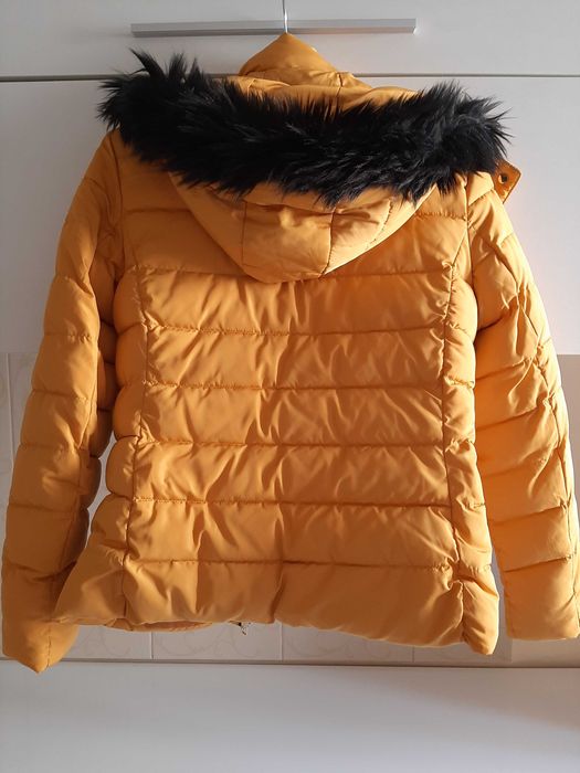 Geaca cu gluga detasabila , calduroasa