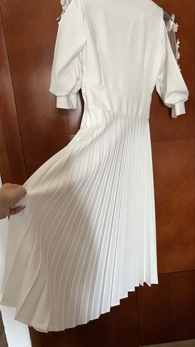 Rochie lunga alba plisata