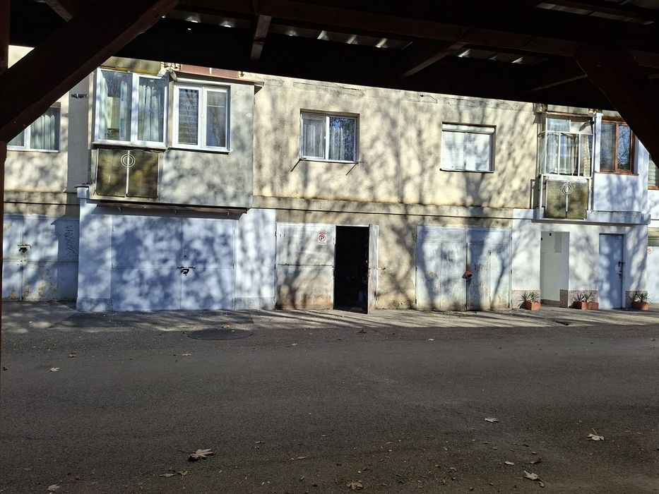 Vând garaj sub bloc zona Diamant