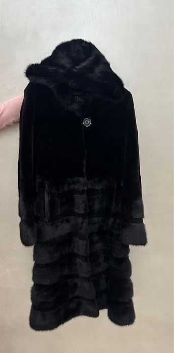 Продам норковую шубу с капюшоном