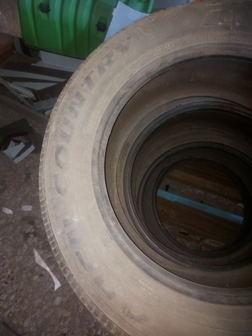 Продам шины 225/65R17