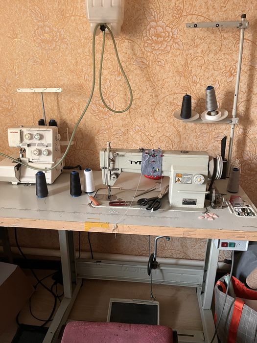 Швейная машинка и оверлок
