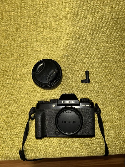 Fujifilm X-T200  24.2 MP Kit cu Obiectiv 15-45mm Black