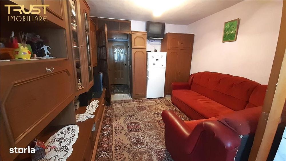 Garsoniera de vanzare, et 4,