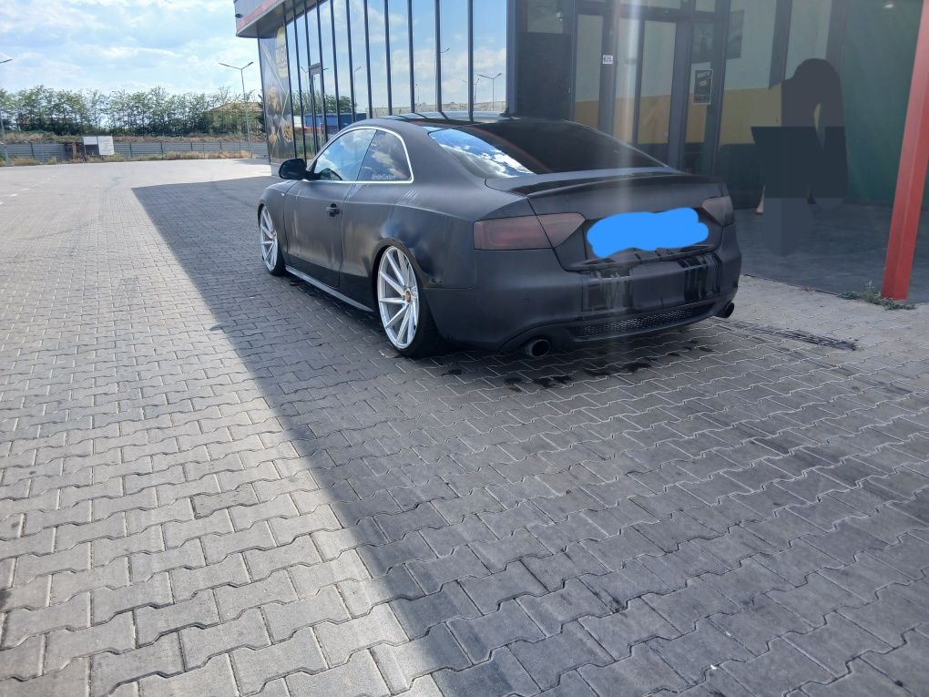 Audi a5 negru mat