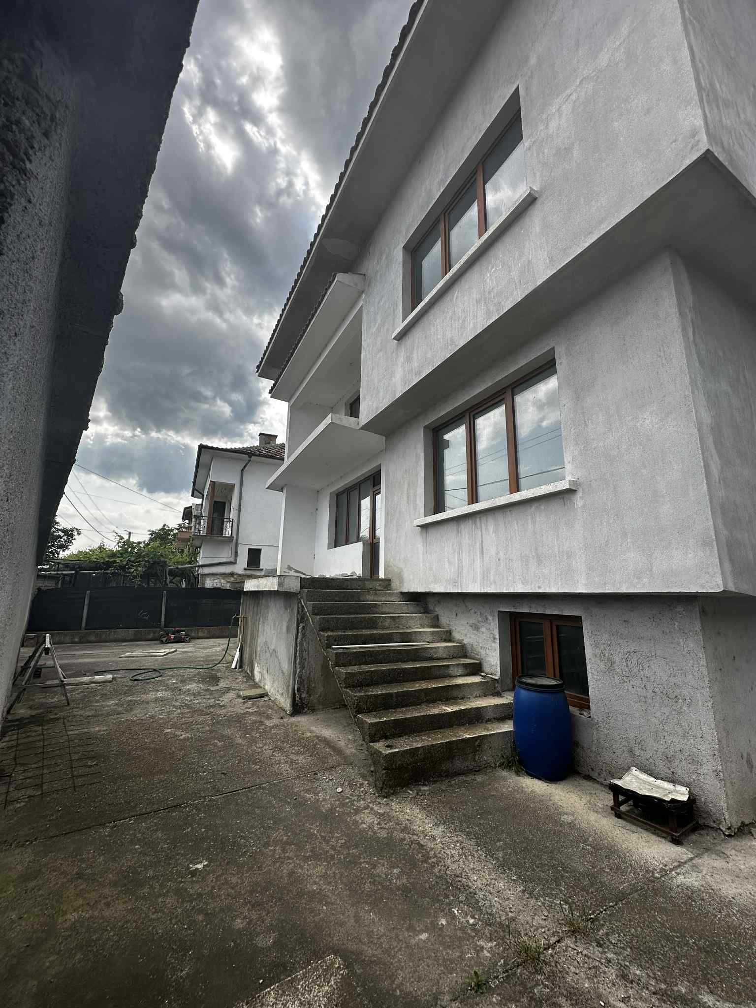 Продава КЪЩА в гр.Крън от собственик