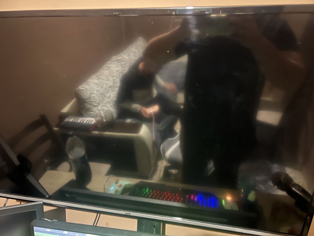 40 инчов Телевизор - JVC 60Hz