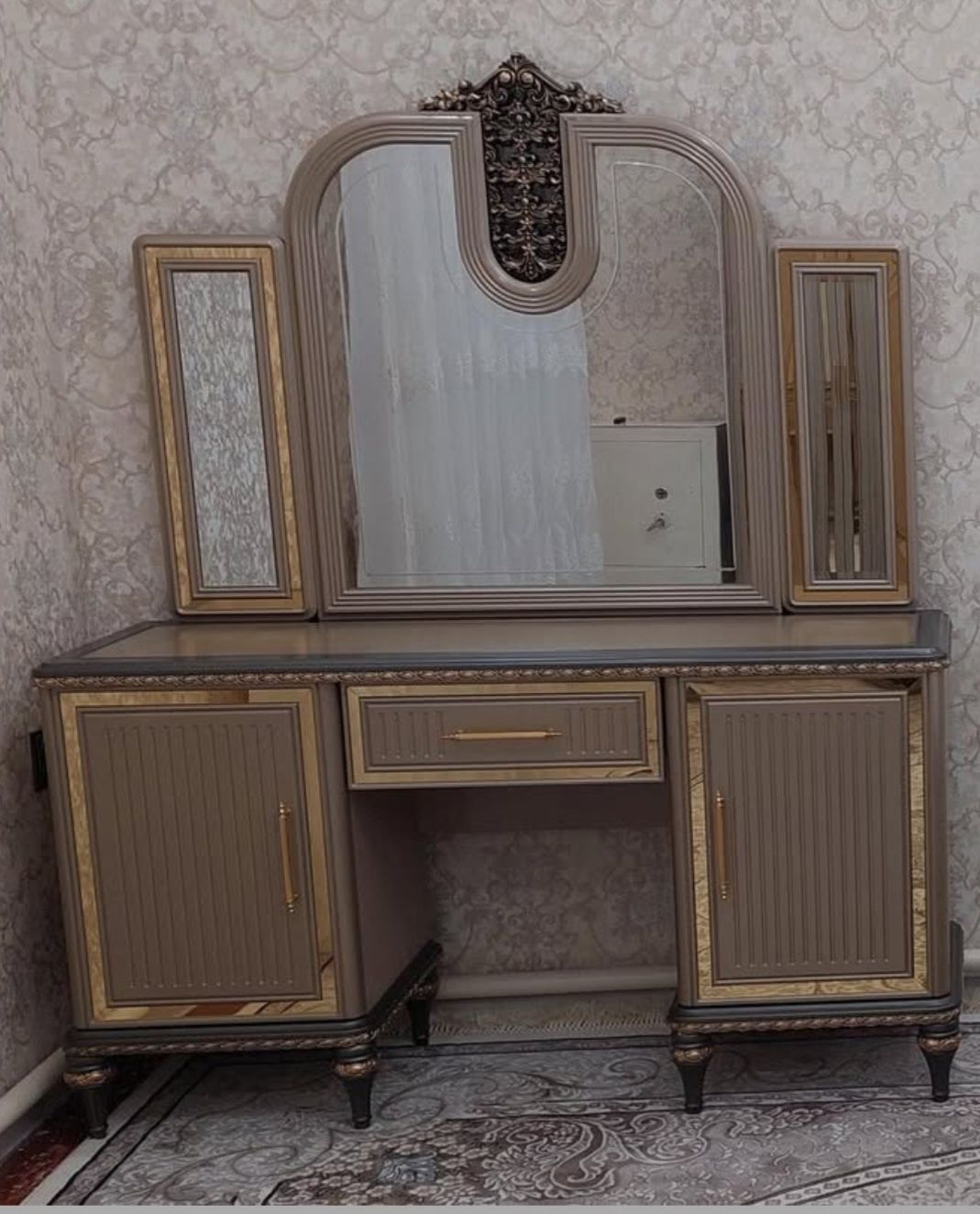 Спальня сотилади