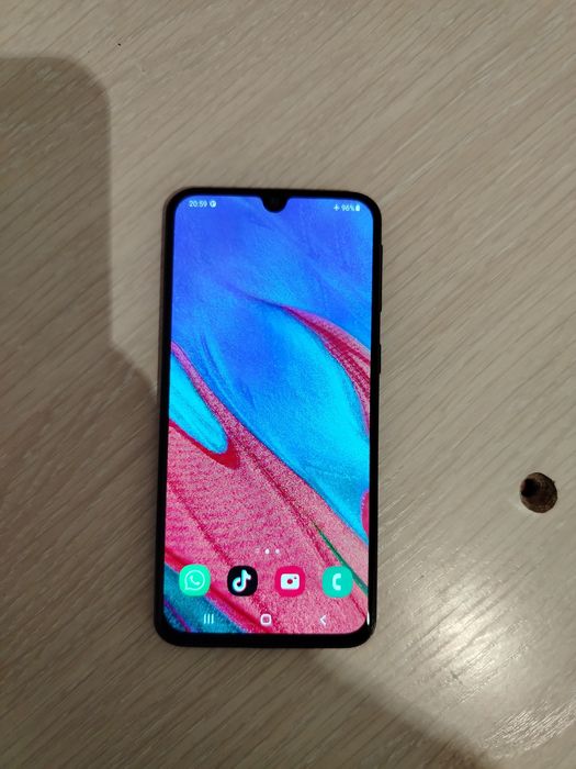 Самсунг А 40/64 телефон