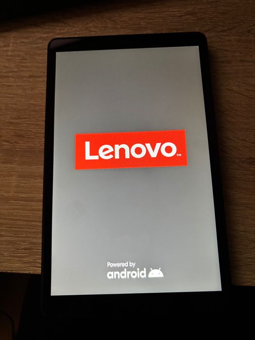 Таблет Lenovo TB-8505X – 8-инчов дисплей.