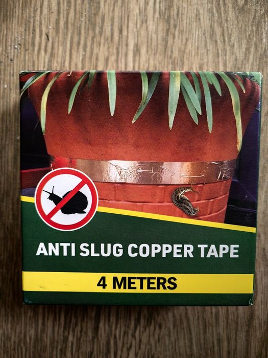 Продавам медна лента против охлюви!
