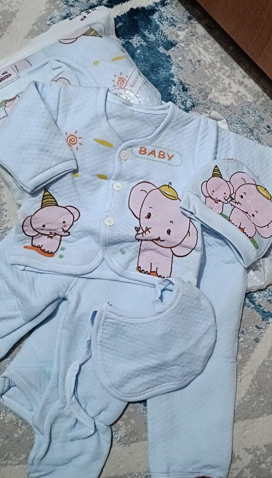 Продам новую одежду для малышей