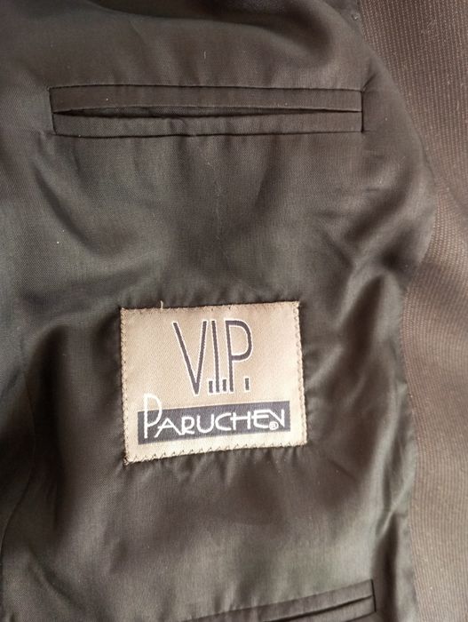 Пролетен мъжки костюм с риза и вратовръзка