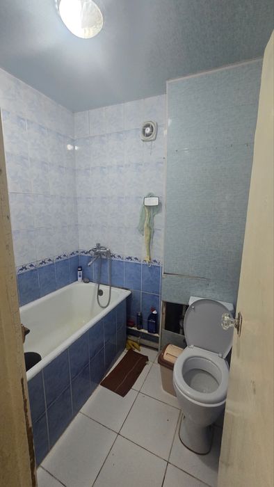 Чиланзар 10. 2 х комнатная. Кирпич 2 х 6 балкон