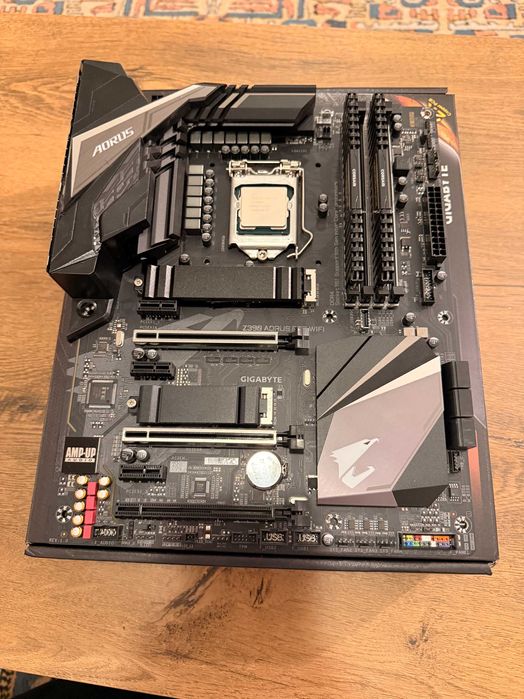 Vand placa de baza Aorus Z390 Pro Wifi cu 32GB RAM DDR4