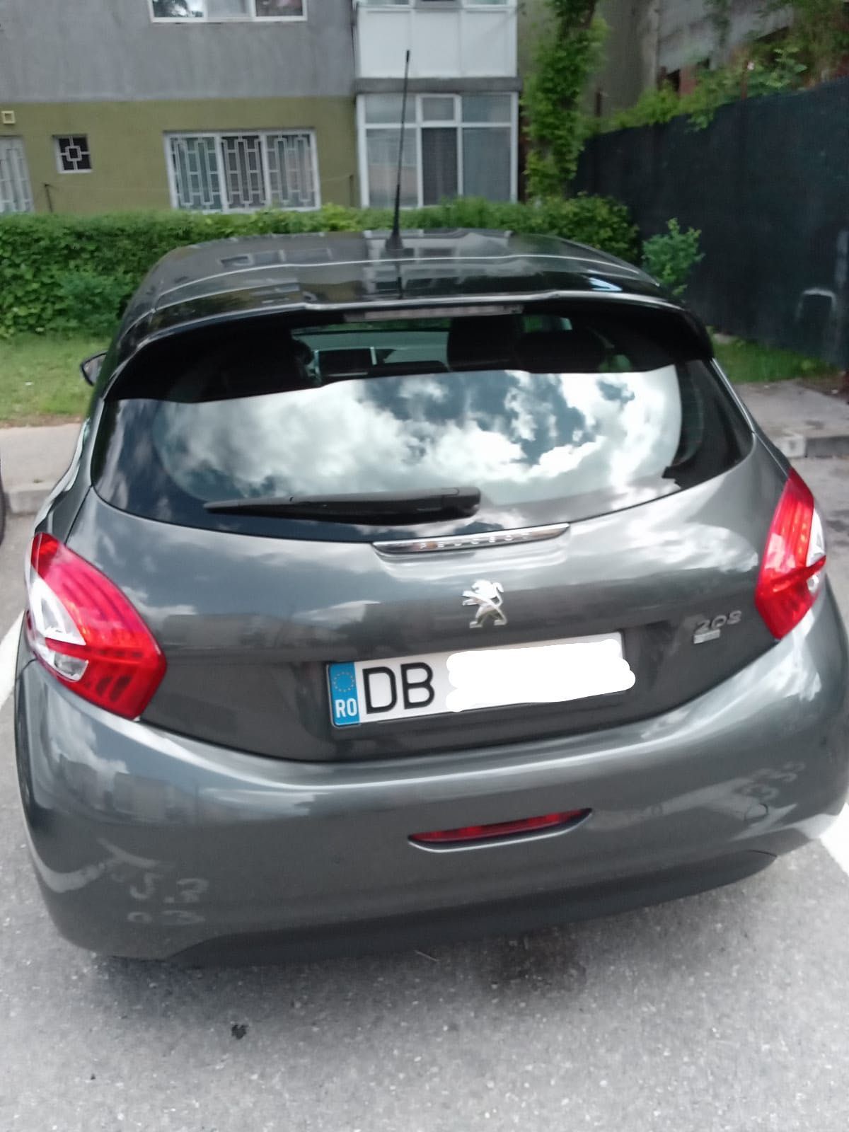 Peugeot 208, an 2013, cutie automata, 5850 euro usor negociabil