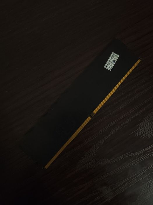 Оперативная память DDR4 — 2 плашки по 4 ГБ (2666 и 2400 МГц)