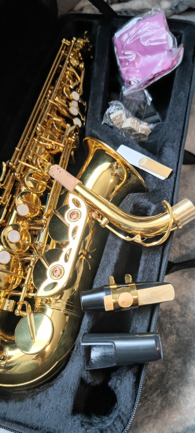 Saxofon nou in cutie exact ca în poze