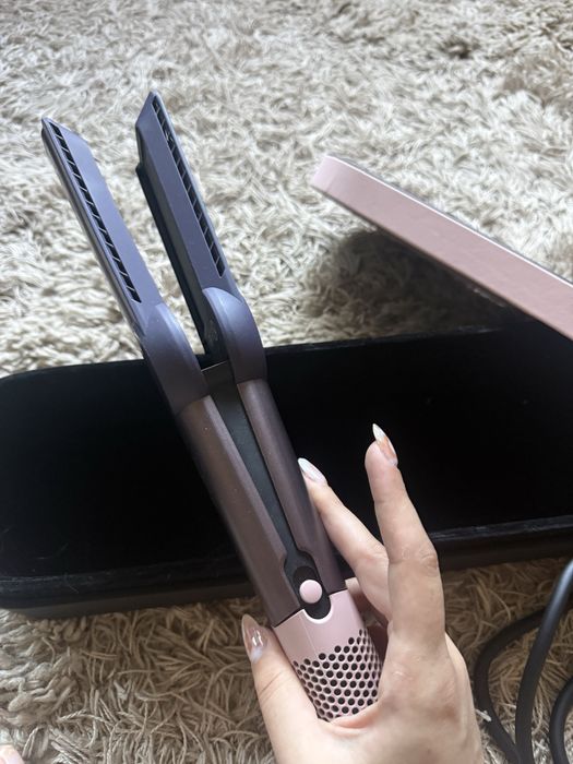 Dyson Airwrap plum edition