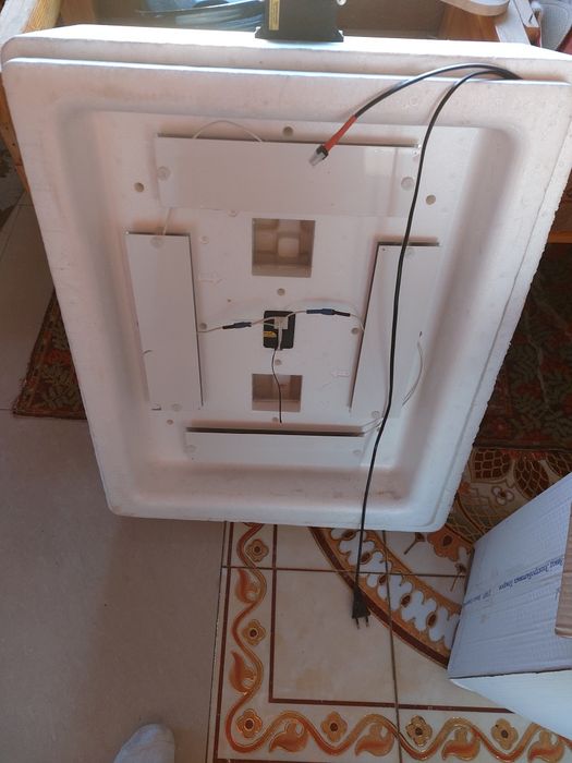 инкубатор  Несушка продам 104 шт