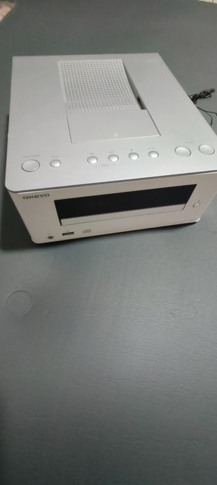 Vand sistem onkyo de culoare alba. Model cr-245 . Se aude bine pt o ca