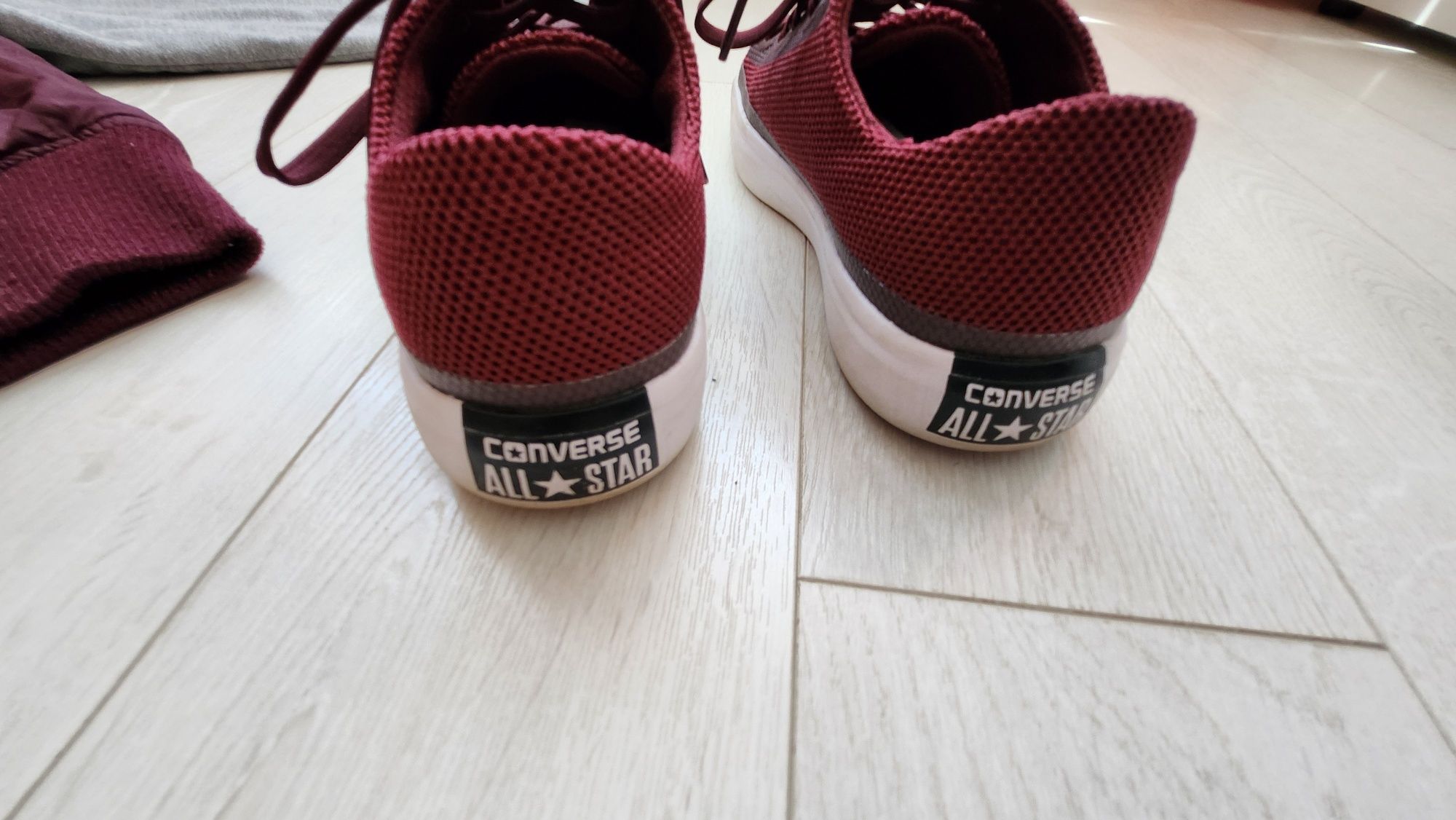 Яке 10-12 год и кецове Converse 36номер