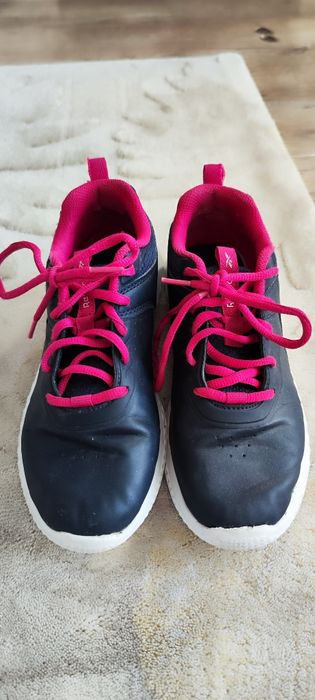 Vand pantofi sport( adidași) Reebok  nr.36