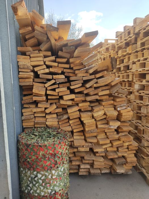 Доски в большом количестве