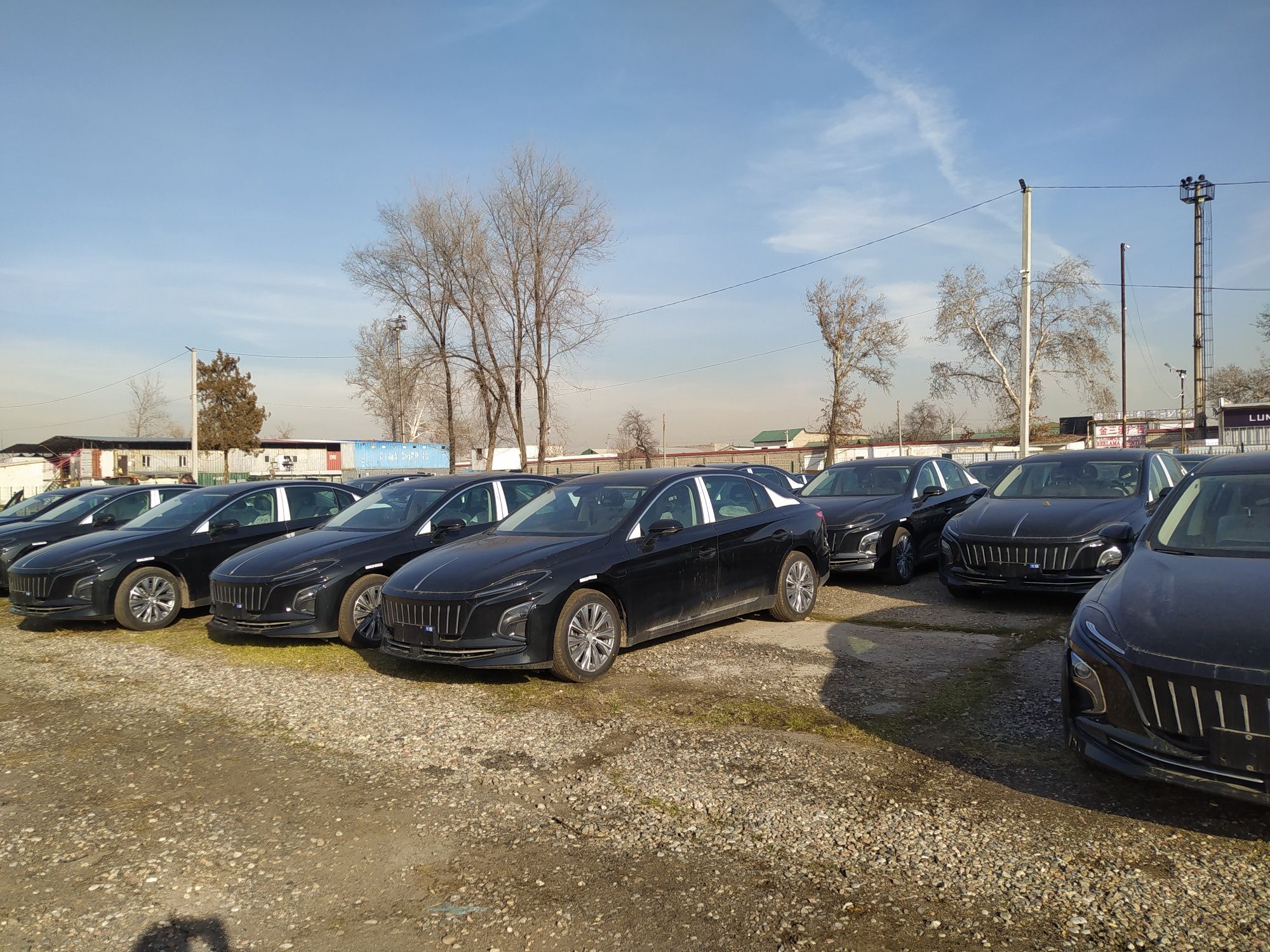 Hongqi Eqm-5 500km qora rang Toshkentda tayyor