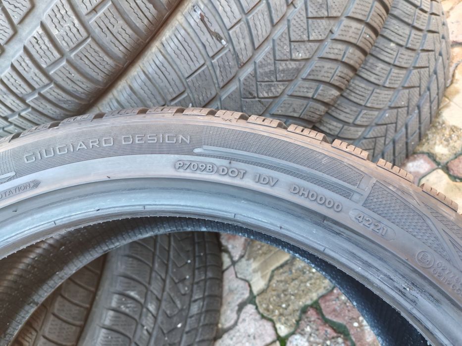 255 40 21,4buc iarnă Vredestein 2021,6mm