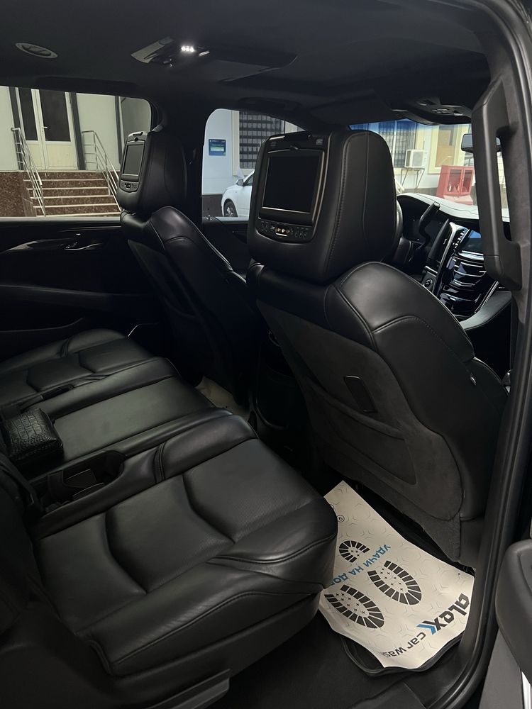 Cadillac Escalade Platinum ESV.