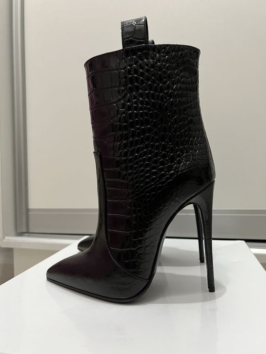 Продам ботильоны женские