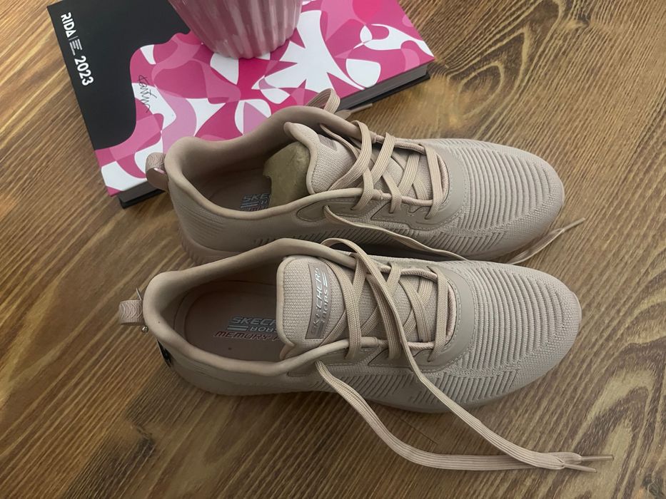 Skechers roz pudra 39.5, cu eticheta