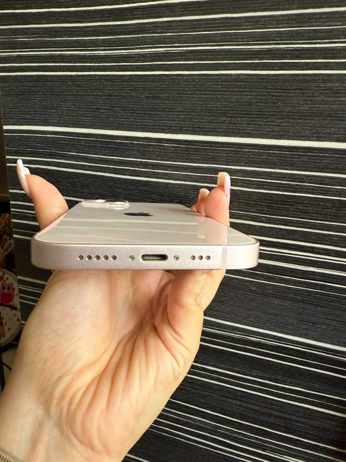 Продавам iPhone 13