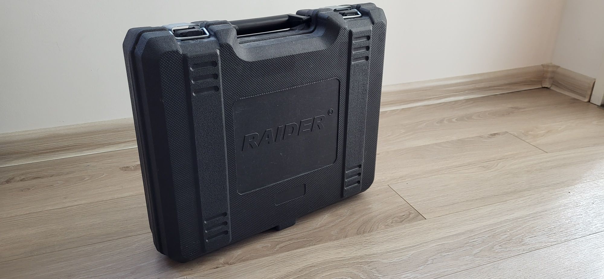 Винтоверт Raider Pro 20V