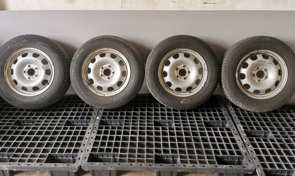 Jante otel Dacia Duster cu anvelope 215/65R16